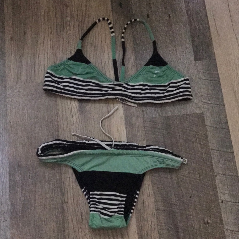 Fabíola Molina Training Bikini